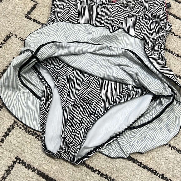 Kenneth Cole Reaction Halter Top swimsuit - Picture 6 of 8